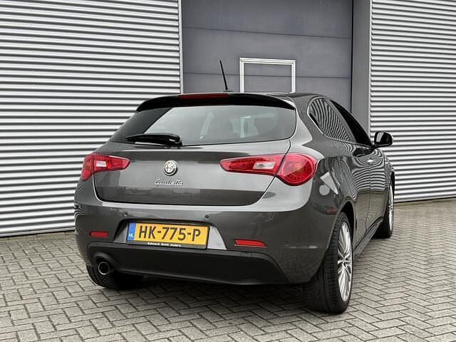 Occasion Alfa Romeo Giulietta Exclusive 170 PK (125 kW) 2015 Grijs Hatchback