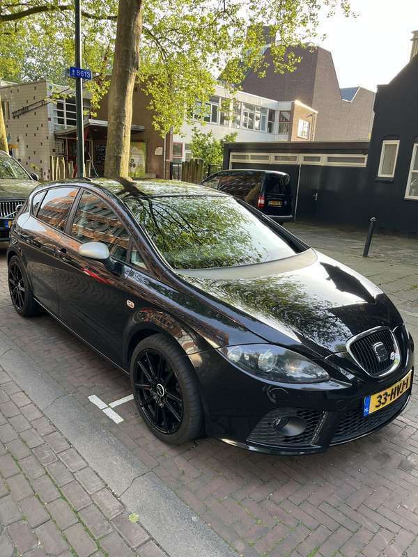 Zwart Gebruikt 2009 Seat Leon Coupé | € 5.750 - Afbeelding 1/4