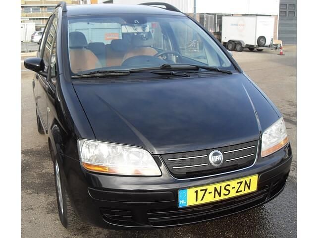 Zwart Gebruikt 2004 Fiat Idea Emotion MPV | € 1.345 (Eerlijke prijs) - Afbeelding 1/4