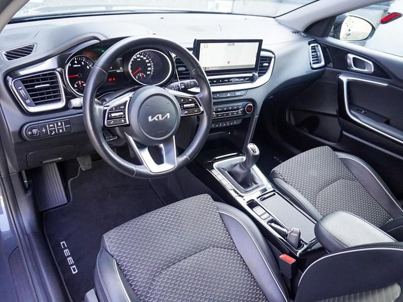 Occasion Kia Ceed 2022 Grijs Hatchback