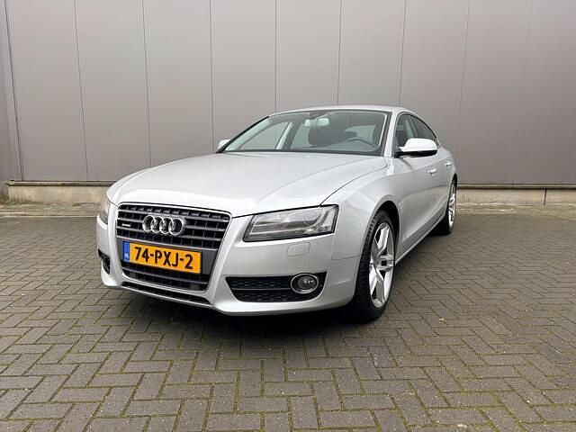 Grijs (metallic) Occasion 2011 Audi A5 Sportback Proline Hatchback | € 10.950 (Goede deal) - Afbeelding 1/4