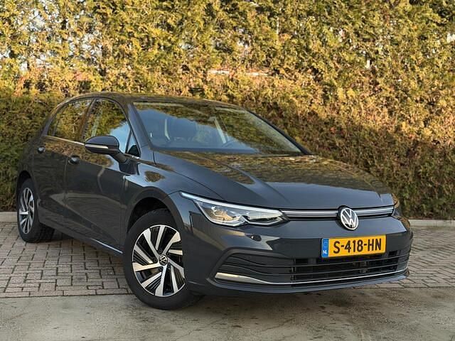 Grijs Occasion 2020 VW Golf VIII Style Hatchback | € 21.890 (Eerlijke prijs) - Afbeelding 1/4