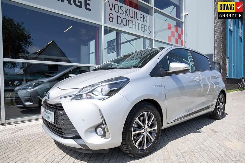 Zilver Gebruikt 2020 Toyota Yaris Hybrid Hatchback | € 18.950 (Goede deal) - Afbeelding 1/4