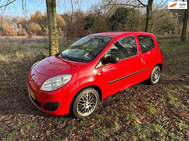 Rood Occasion 2010 Renault Twingo Authentique Hatchback | € 3.250 (Iets duurder) - Afbeelding 1/4