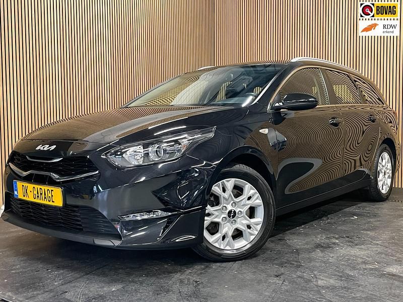 Zwart Occasion 2022 Kia Ceed Sportswagon Stationwagen | € 18.450 (Goede deal) - Afbeelding 1/1