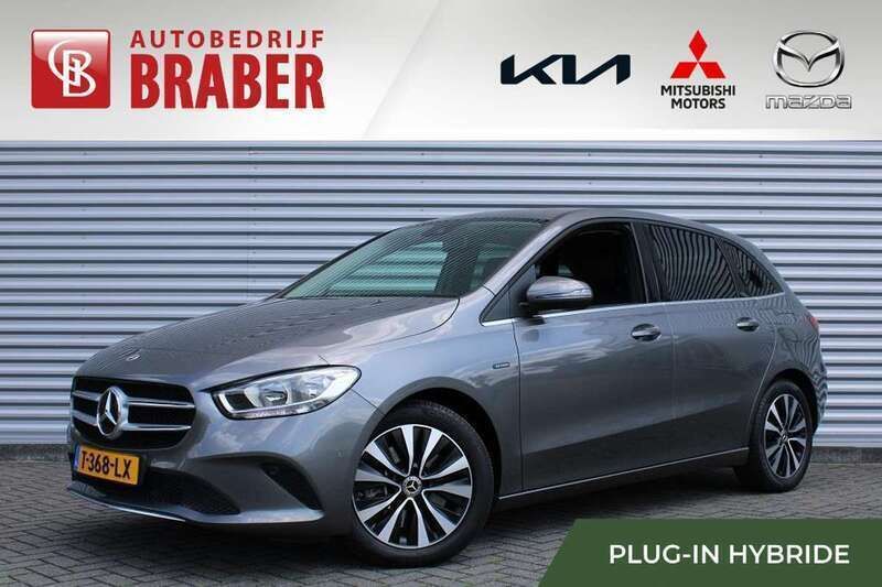 Grijs Gebruikt 2021 Mercedes B250e MPV | € 33.850 (Duur) - Afbeelding 1/4