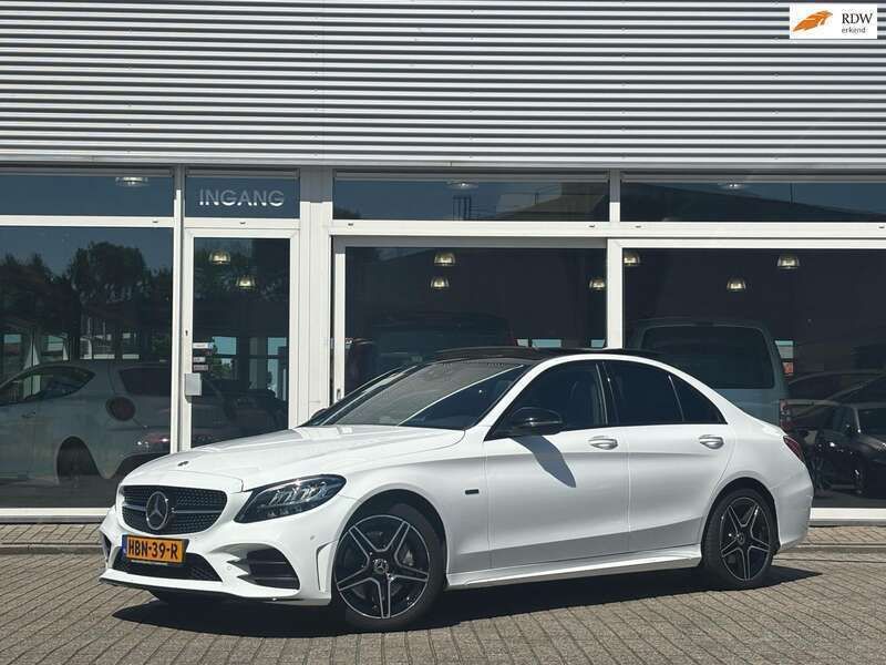 Wit Gebruikt 2020 Mercedes C300 Sedan | € 34.999 (Duur) - Afbeelding 1/4