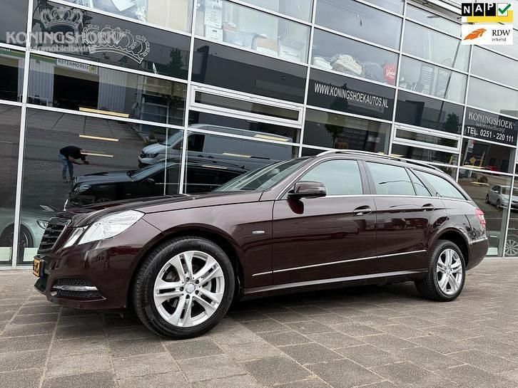 Bruin Occasion 2012 Mercedes E200 Avantgarde Stationwagen | € 13.950 (Iets duurder) - Afbeelding 1/4