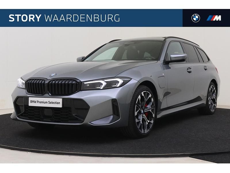 Grijs Gebruikt 2024 BMW 330e Executive Stationwagen | € 59.950 (Duur) - Afbeelding 1/4