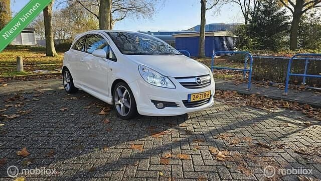 Wit Occasion 2013 Opel Corsa Color Edition Hatchback | € 1.795 (Super prijs) - Afbeelding 1/4
