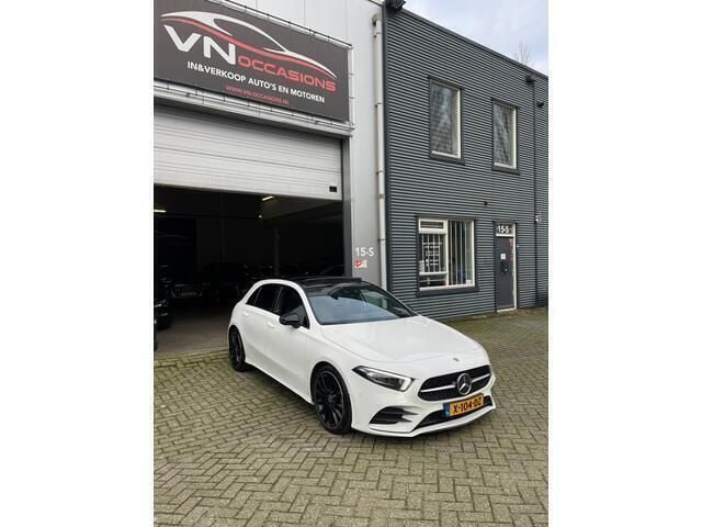 Wit Gebruikt 2018 Mercedes A200 Premium Plus Hatchback | € 27.950 - Afbeelding 1/4