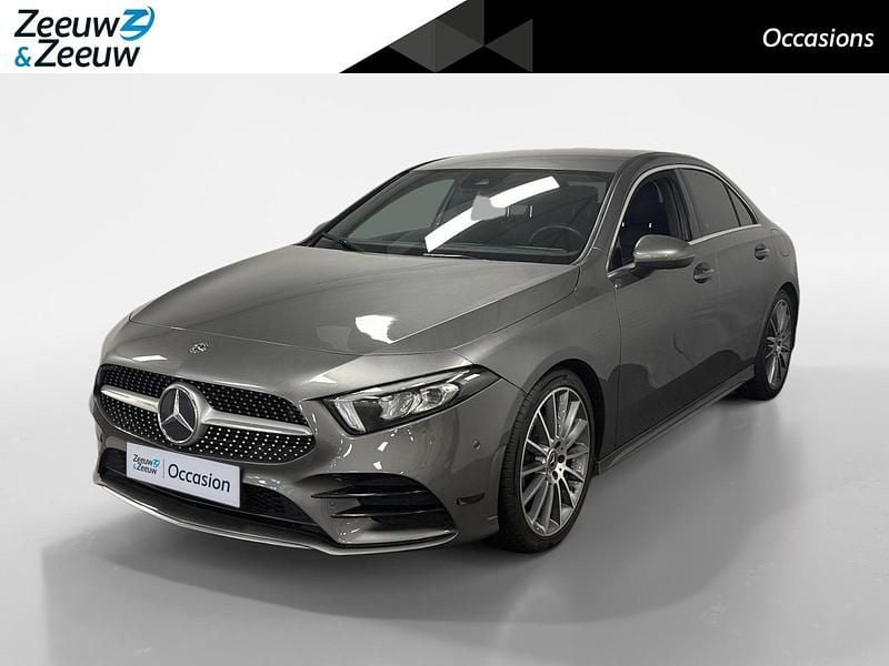 Grijs Occasion 2019 Mercedes A200 Premium Sedan | € 23.935 (Goede deal) - Afbeelding 1/4