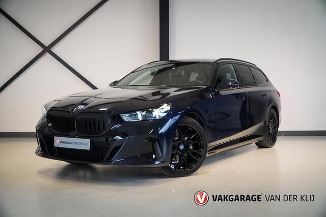 Zwart Occasion 2024 BMW 530e M Sport Stationwagen | € 58.950 (Goede deal) - Afbeelding 1/4