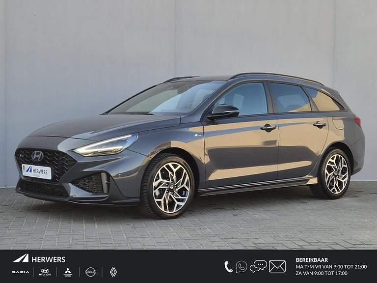 Ecotronic gray pearl (pe2) Gebruikt 2025 Hyundai i30 Stationwagen | € 29.885 - Afbeelding 1/4