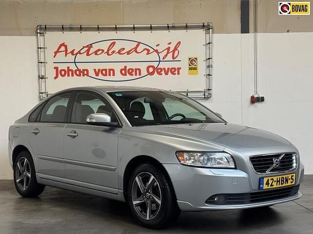 Grijs Occasion 2008 Volvo S40 Sedan | € 4.650 (Eerlijke prijs) - Afbeelding 1/4