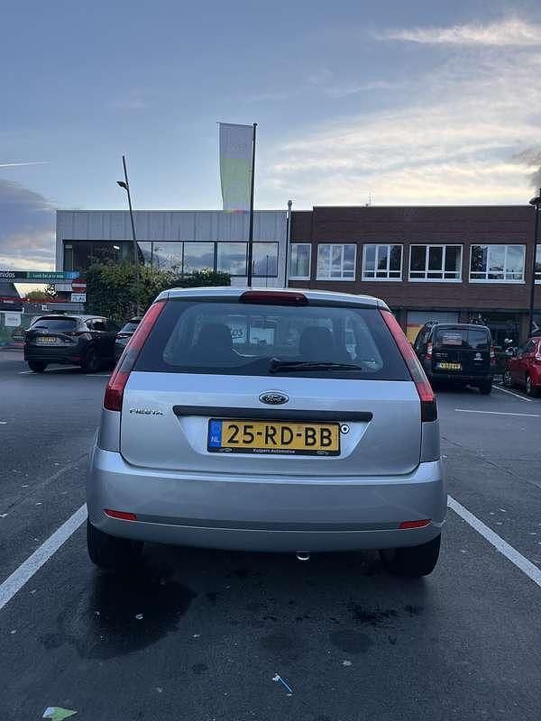 Occasion Ford Fiesta Futura 69 PK (50 kW) 2005 Grijs Hatchback