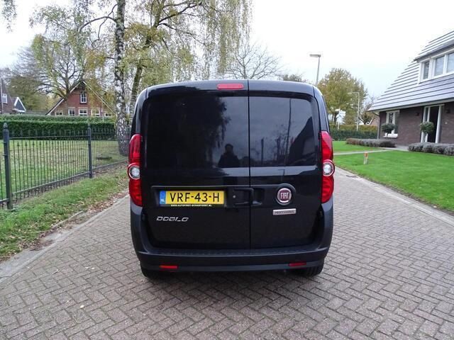 Occasion Fiat Doblò 105 PK (77 kW) 2022 Zwart MPV
