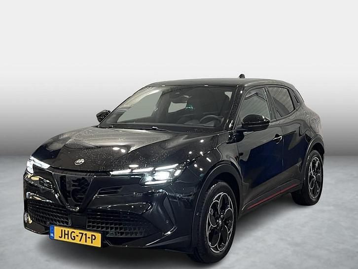 Zwart Occasion 2025 Alfa Romeo Junior Edizione Speciale SUV | € 40.985 - Afbeelding 1/4