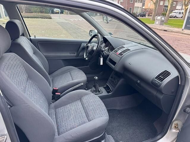 Occasion VW Polo Trendline 60 PK (44 kW) 2001 Grijs (metallic) Hatchback