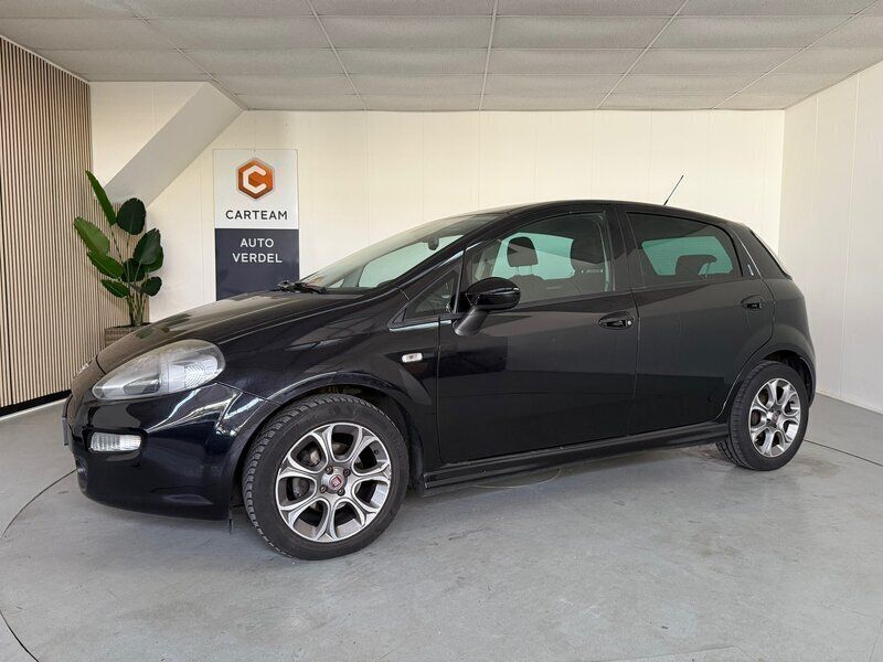 Zwart Gebruikt 2015 Fiat Punto Lounge Hatchback | € 6.750 (Eerlijke prijs) - Afbeelding 1/4