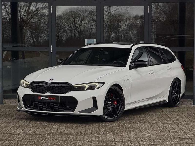 Occasion BMW 330e Basis 292 PK (214 kW) 2023 Wit Stationwagen