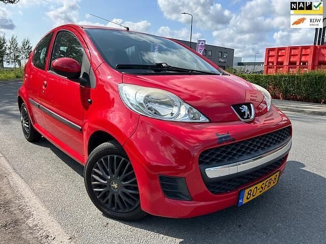 Rood Gebruikt 2011 Peugeot 107 Hatchback | € 3.245 (Super prijs) - Afbeelding 1/4