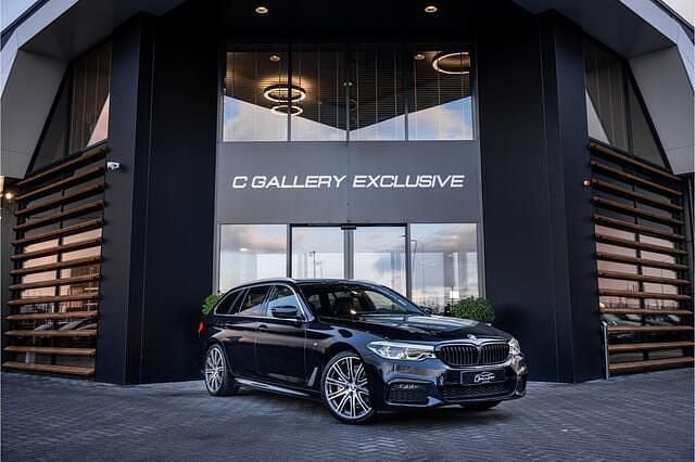 Zwart Gebruikt 2019 BMW 520 Executive Stationwagen | € 29.750 (Eerlijke prijs) - Afbeelding 1/4