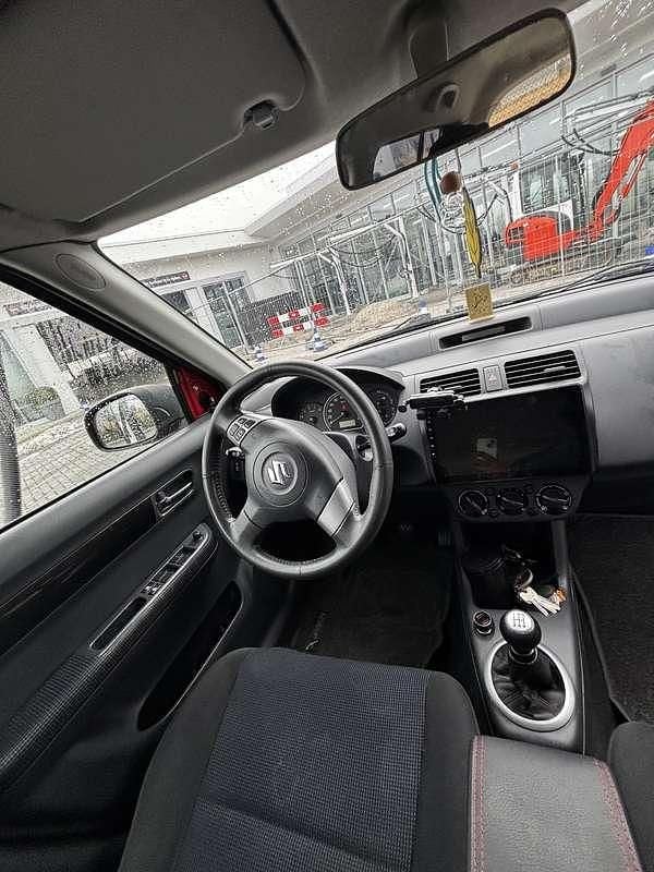 Occasion Suzuki Swift 92 PK (67 kW) 2007 Rood Sedan