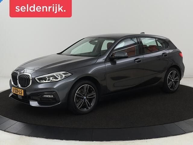 Grijs Gebruikt 2020 BMW 116 Executive Hatchback | € 17.900 (Eerlijke prijs) - Afbeelding 1/4