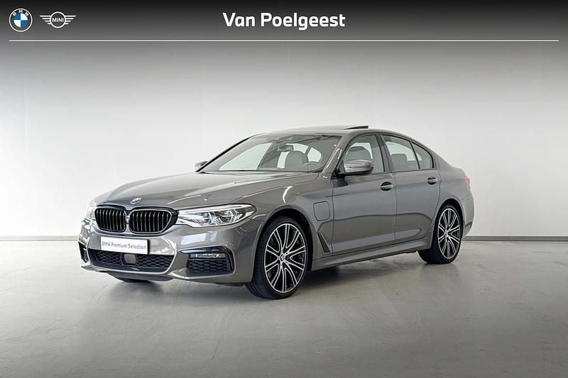 Grijs Gebruikt 2020 BMW 530e Executive Sedan | € 39.995 (Iets duurder) - Afbeelding 1/4