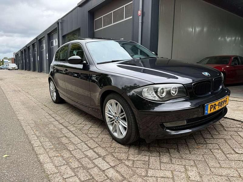 Zwart Occasion 2008 BMW 118 Executive Hatchback | € 5.250 (Goede deal) - Afbeelding 1/4