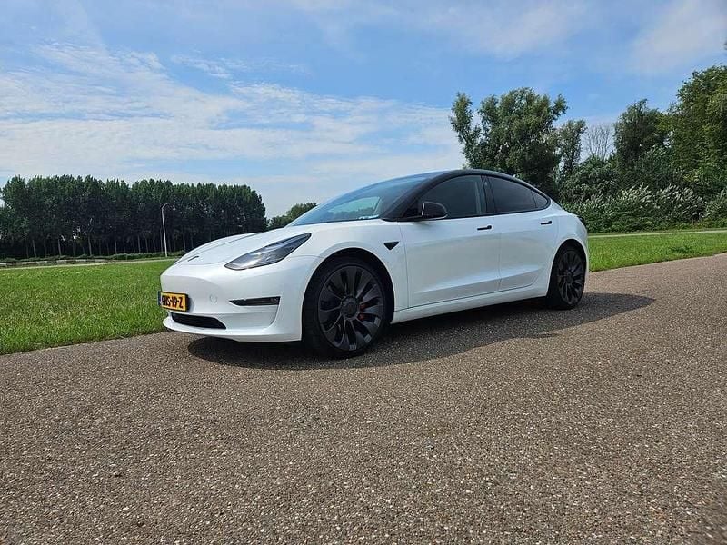 Wit Gebruikt 2023 Tesla Model 3 Performance Sedan | € 36.000 (Eerlijke prijs) - Afbeelding 1/4