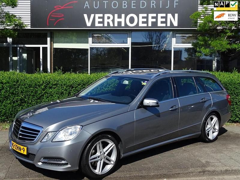 Grijs Gebruikt 2012 Mercedes E300 Premium Stationwagen | € 8.950 (Eerlijke prijs) - Afbeelding 1/4