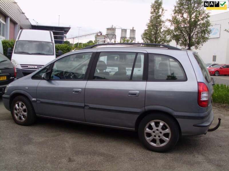 Grijs, metallic lak Gebruikt 2003 Opel Zafira Elegance MPV | € 1.499 (Eerlijke prijs) - Afbeelding 1/4