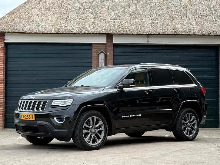 Zwart (metallic) Occasion 2015 Jeep Grand Cherokee Laredo SUV | € 18.500 (Eerlijke prijs) - Afbeelding 1/4