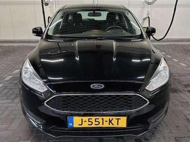 Zwart Gebruikt 2016 Ford Focus Hatchback | € 6.250 (Goede deal) - Afbeelding 1/4