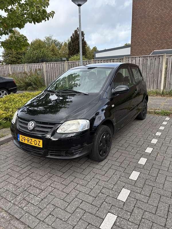 Zwart Gebruikt 2005 VW Fox Trendline Hatchback | € 1.249 (Eerlijke prijs) - Afbeelding 1/4