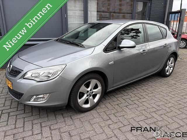 Grijs Gebruikt 2010 Opel Astra Edition Hatchback | € 5.250 (Eerlijke prijs) - Afbeelding 1/4
