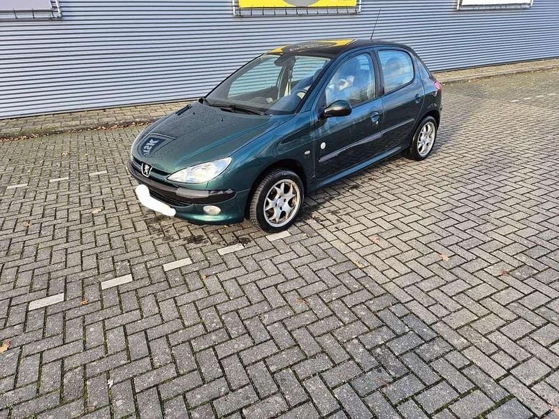Gebruikt 2000 Peugeot 206 Style Sedan | € 600 (Eerlijke prijs) - Afbeelding 1/4