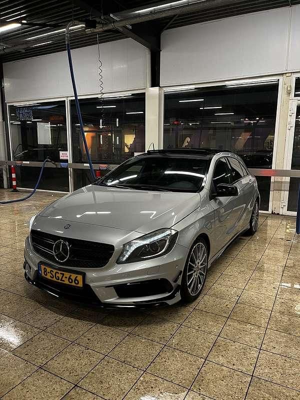 Zwart Gebruikt 2012 Mercedes A250 Ambition Hatchback | € 11.000 (Duur) - Afbeelding 1/4