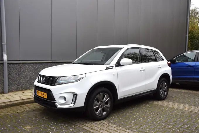 Wit Gebruikt 2023 Suzuki Vitara Comfort SUV | € 23.900 (Goede deal) - Afbeelding 1/4
