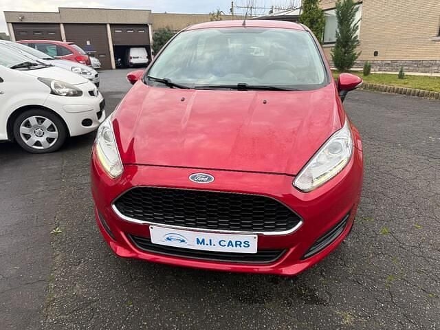 Rood Gebruikt 2017 Ford Fiesta Hatchback | € 10.500 (Super prijs) - Afbeelding 1/4
