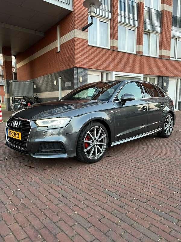 Grijs Gebruikt 2018 Audi A3 S-Line Hatchback | € 16.995 (Iets duurder) - Afbeelding 1/4