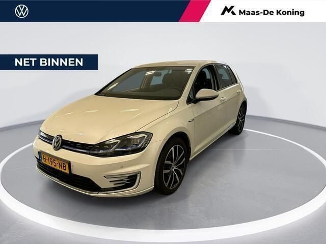 Wit Gebruikt 2020 VW e-Golf Hatchback | € 13.440 (Eerlijke prijs) - Afbeelding 1/4