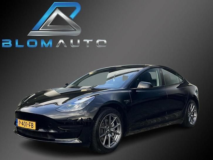 Zwart Gebruikt 2022 Tesla Model 3 Standard Range Sedan | € 25.940 (Eerlijke prijs) - Afbeelding 1/4