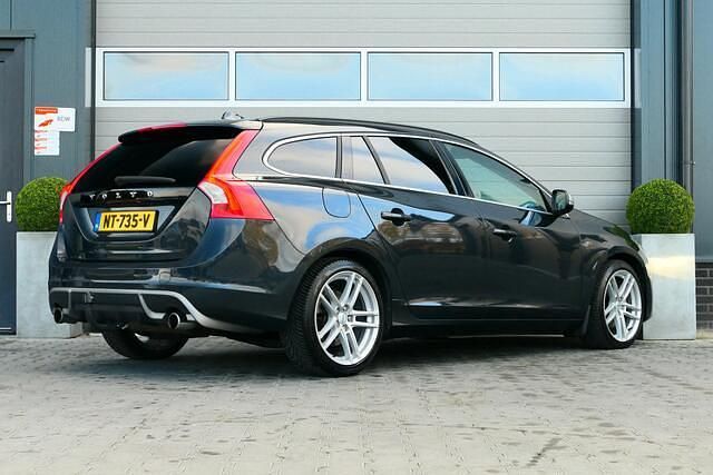 Occasion Volvo V60 R-Design 215 PK (158 kW) 2012 Grijs (metallic) Stationwagen