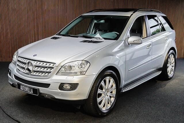 Grijs (metallic) Occasion 2006 Mercedes 350 SUV | € 14.750 (Eerlijke prijs) - Afbeelding 1/4