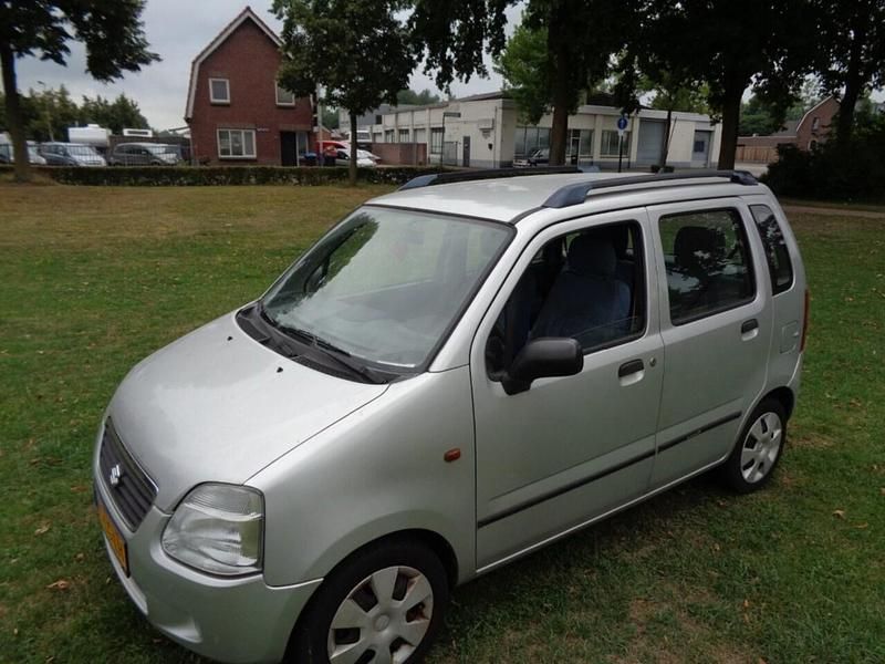 Grijs Gebruikt 2003 Suzuki Wagon R+ MPV | € 950 (Eerlijke prijs) - Afbeelding 1/4