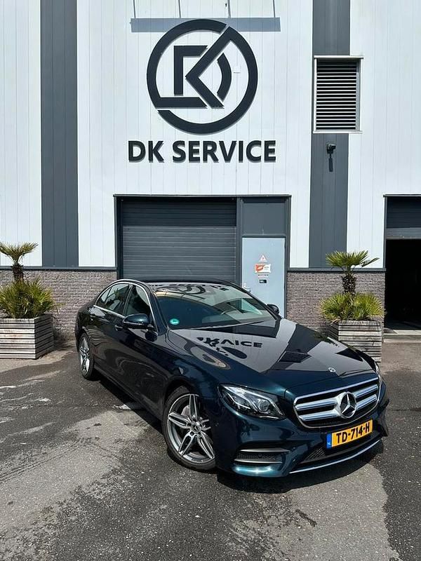 Groen Gebruikt 2018 Mercedes E200 AMG line Sedan | € 29.950 (Goede deal) - Afbeelding 1/4