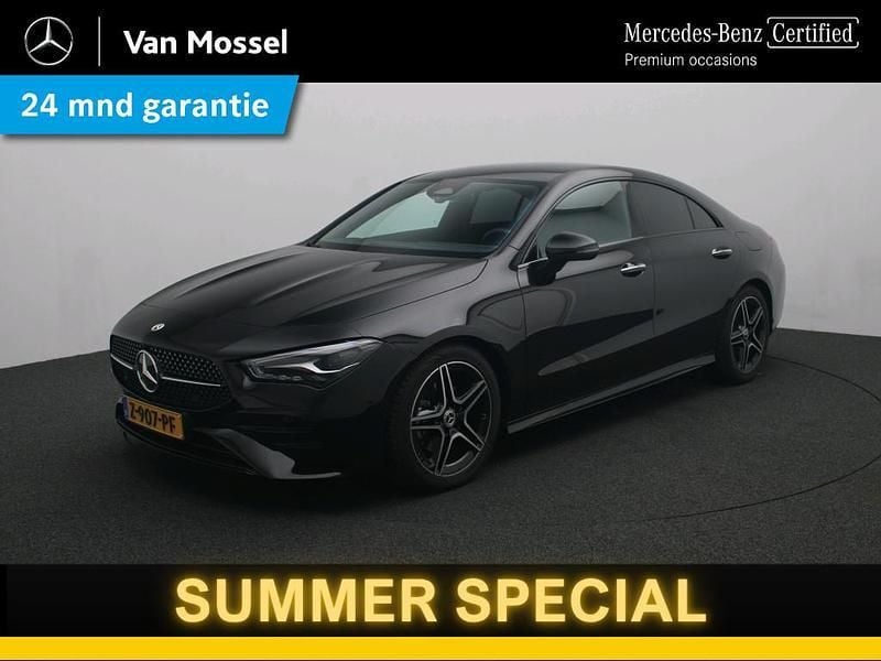 Zwart Gebruikt 2024 Mercedes CLA180 AMG line Sedan | € 38.945 (Eerlijke prijs) - Afbeelding 1/4